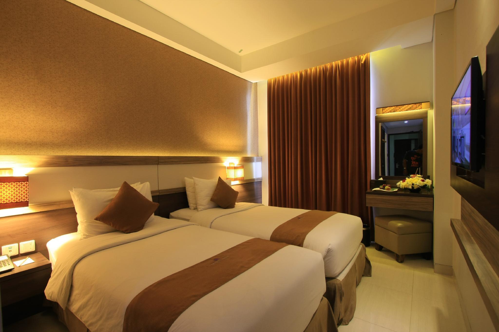 Crystal Lotus Hotel Yogyakarta Exterior photo