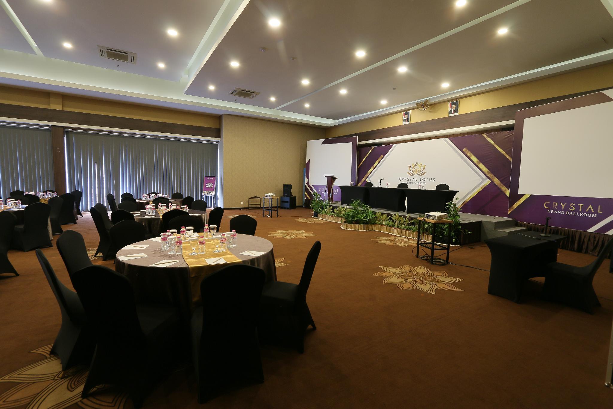 Crystal Lotus Hotel Yogyakarta Exterior photo
