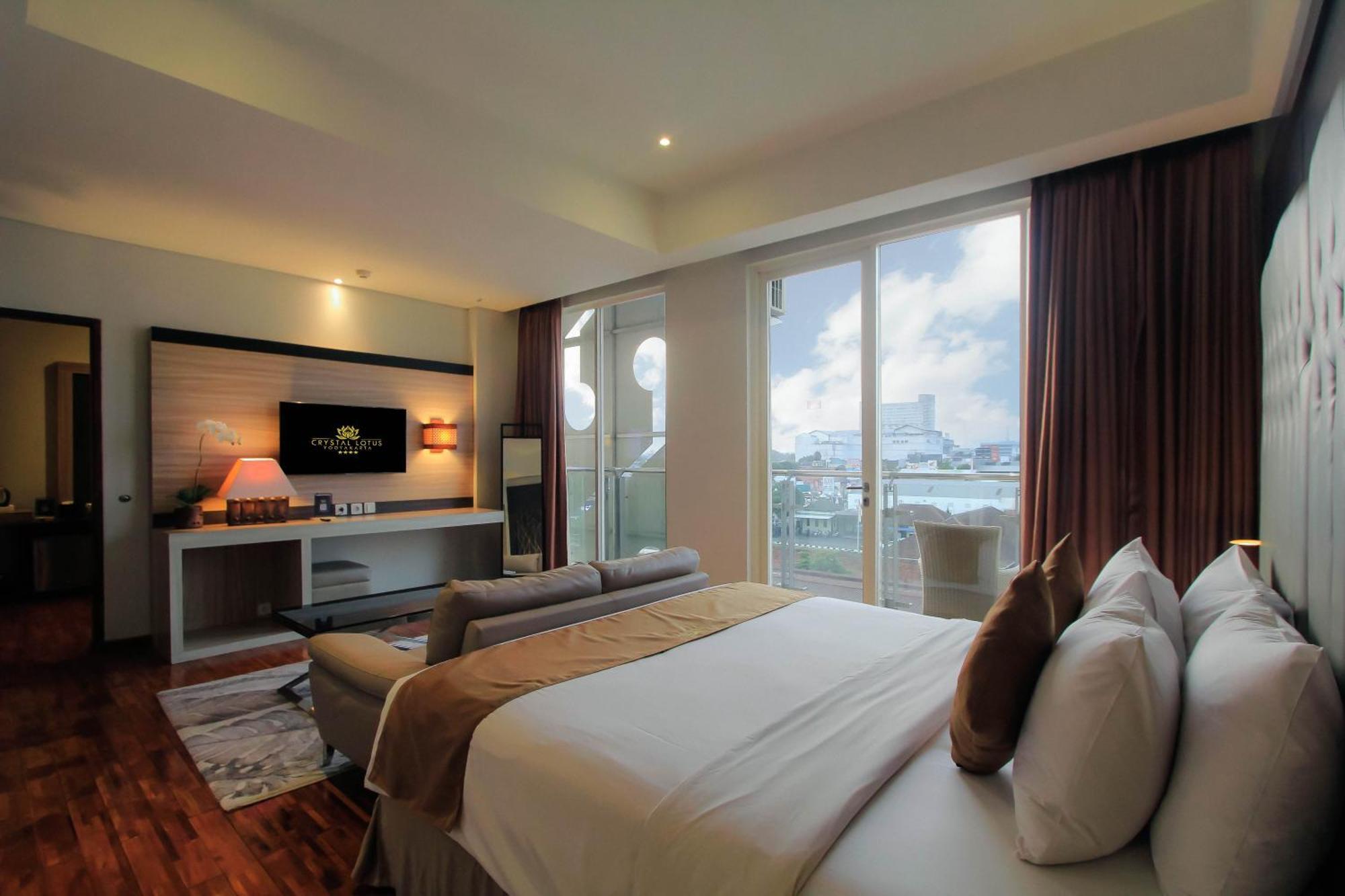 Crystal Lotus Hotel Yogyakarta Exterior photo