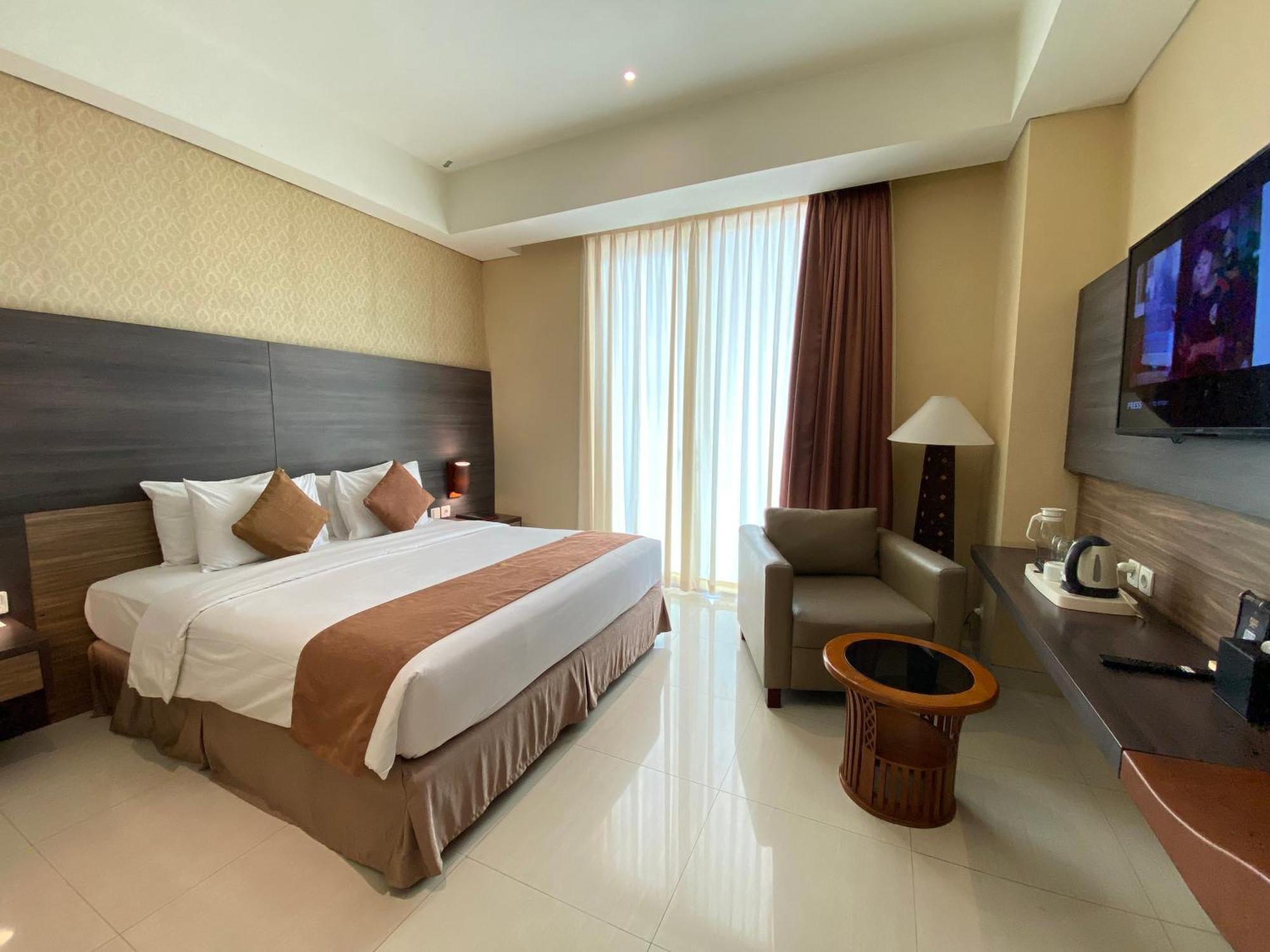 Crystal Lotus Hotel Yogyakarta Exterior photo